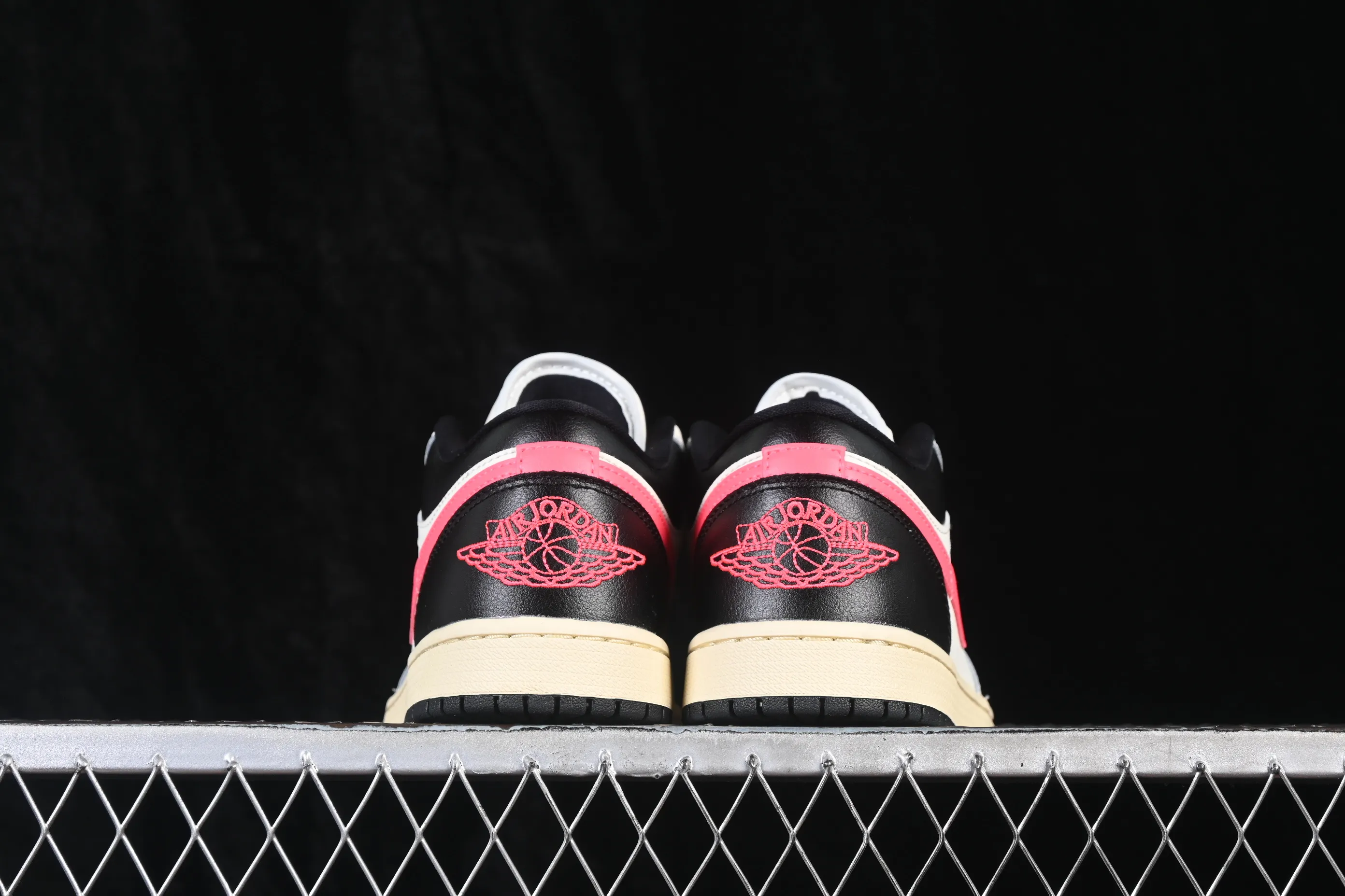 All categories Air Jordan Jordan series basketball shoes Air Jordan 1 Low G version pure original Air Jordan 1 Low AJ1 Joe 1 meter white black red low-top cultural casual sneakers DC0774-107